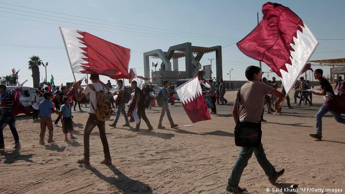 پرچم‌های قطر به عنوان متحد آمریکا و حماس به عنوان مهم‌ترین دشمن اسرائيل برای اولین بار در کنار هم به اهتزاز در آمدند