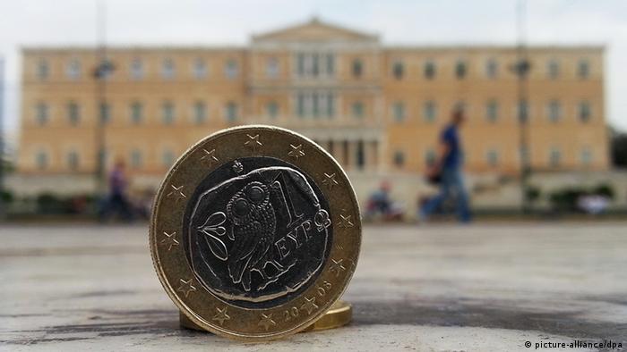 A euro coin in front of parliament in Athens
Photo: Hannibal/dpa +++(c) dpa - Bildfunk+++ 
