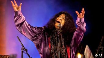 Legendary Sufi singer Abida Parveen of Pakistan performs to a sold-out crowd at Humayun's Tomb during the Jahan-e-Khusrau Sufi Music Festival in New Delhi, India, Sunday, March 4, 2012. (AP Photo/Kevin Frayer)