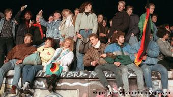 Put od poslijeratnog do demokratskog društva - pad Berlinskog zida 1989. 