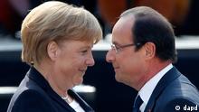 German Chancellor Angela Merkel, left, and French President Francois Hollande (Foto:Michael Probst/AP/dapd)