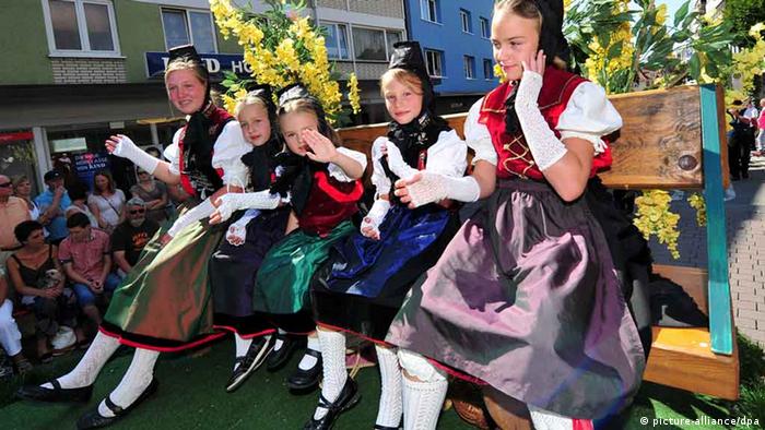 الأزياء الشعبية في ألمانيا..ازياء تقليدية للمناسبات فقط. 0,,16367023_303,00