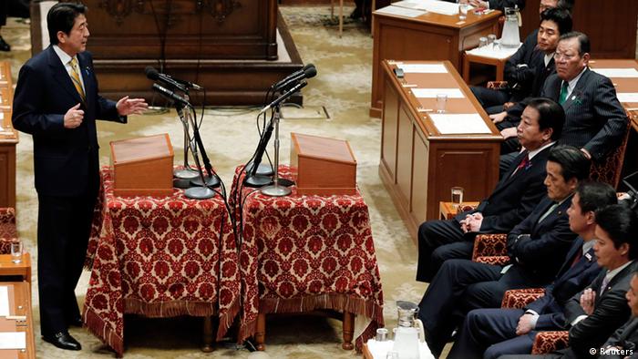  A parliamentary debate in Tokyo REUTERS/Kim Kyung-Hoon (JAPAN - Tags: POLITICS ELECTIONS)