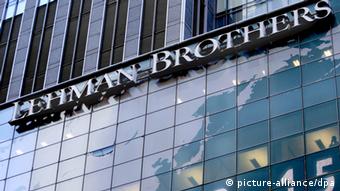 Στην κατάρρευση της Lehman Brothers αποδίδει ο Χόφμαν την κρίση χρέους στην ευρωζώνη