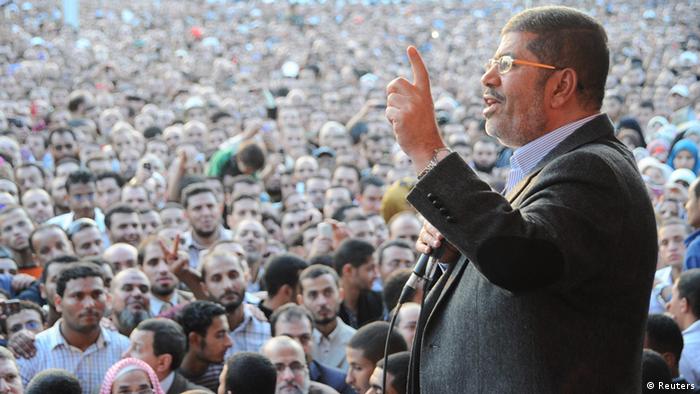 Egypt's President Mohamed Morsi speaks to supporters (Photo: Reuters)