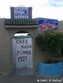 "الحافة" المقهى الأسطورة في طنجة،ألهم المبدعين  و  منه يحلم مهاجرون بالفردوس الأوروبي.  0,,16422128_402,00