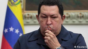 En Caracas, una versión carismática del padrenuestro –“Chávez (foto) nuestro que estás en el cielo”– fue rezada durante un evento del partido de Gobierno.