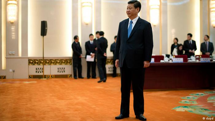 China's newly appointed leader Xi Jinping prepares to greet foreign experts prior to a meeting at the Great Hall of the People in Beijing on Wednesday, Dec. 5, 2012. (Foto: Ed Jones, Pool/AP/dapd)

