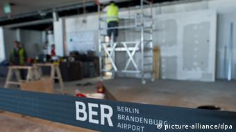 A construction worker stands on scaffolding at BER airport in Berlin. (Photo: Patrick Pleul dpa/lbn)