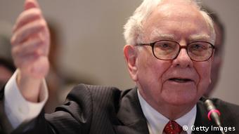 Warren Buffett, feliz con su nueva adquisición.
