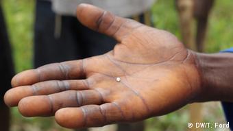 A brown hand holding a diamond 
Photo:T. Ford/DW
