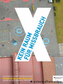 پلاکارد کمپینی در آلمان در سال ۲۰۱۳ که هدف آن برانگیختن حساسیت جامعه نسبت به سوء‌استفاده جنسی از کودکان است؛ بر روی پلاکارد نوشته شده: جایی برای سوء استفاده نیست