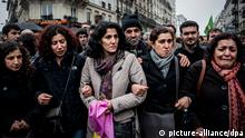 200 Kurds march in sorrow and anger in Paris on 10 January 2013
© Benjamin Girette / IP3 