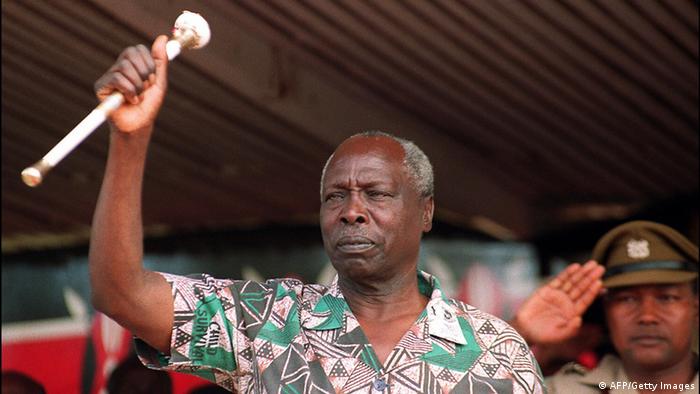 Kenya'a second president Moi salutes the crowd.