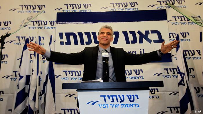 Yair Lapid gestures as he delivers a speech at his Yesh Atid party in Tel-Aviv (Photo:Sebastian Scheiner/AP/dapd)
