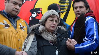 Attawapiskat Chief Theresa Spence holds hands with fellow hunger striker (Photo: Sean Kilpatrick)
