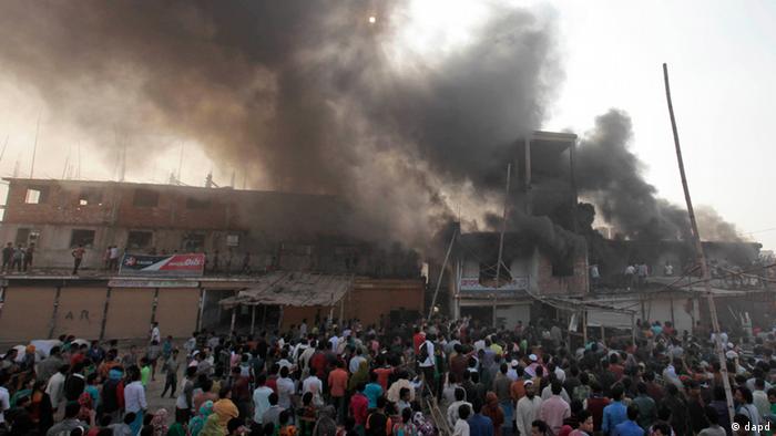 Smoke rises from a two-storied garment factory after a fire swept through it in Dhaka, Bangladesh, Saturday, Jan.26, 2013. (Photo:A.M. Ahad/AP/dapd)