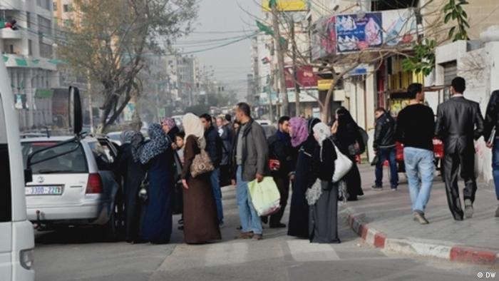 حماس تُطلق حملة ضد الملابس "غير المحتشمة" في غزة 0,,16553601_401,00