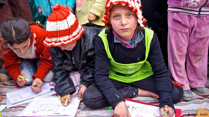 الرسم وسيلة أطفال سوريا للهروب من  جحيم الحرب. 0,,16555227_303,00