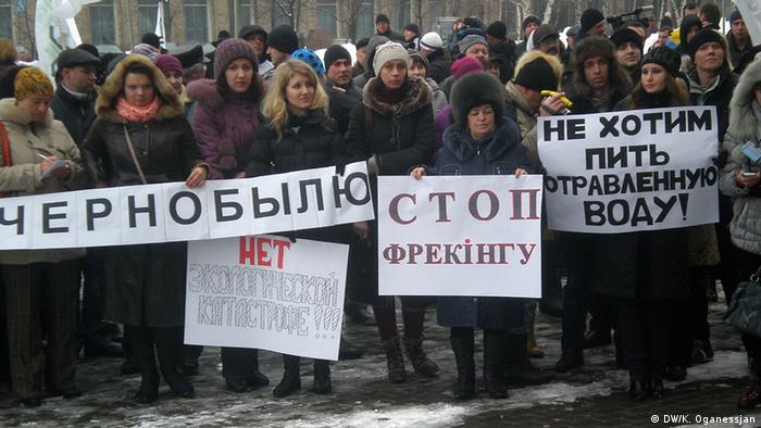 Fracking, çevreye olumsuz etkileri nedeniyle protestolara da neden oluyor. Ukrayna'nın Donetsk kentindeki bir gösteriden... 