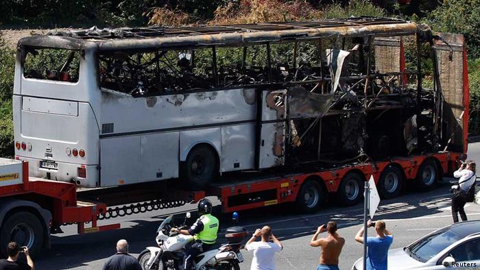 در انفجار بمب در اتوبوس حامل گردشگران اسرائیلی در شهر بورگاس بلغارستان ۵ تن از شهروند اسرائیل کشته شدند