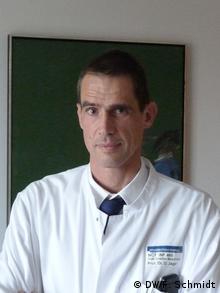 ديرك ييغَر، رئيس قسم علاج الأورام في المركز الألماني لأمراض السرطان NCT في مدينة هايدِلبيرغ الألمانية. 