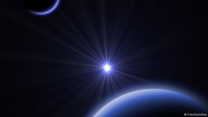 Weltraum, graphische Darstellung von Sonne, Planet und Mond.
deep blue © miket #28467430 - Fotolia.com