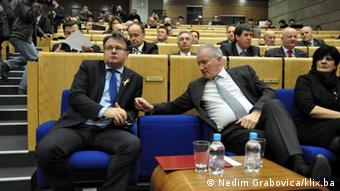 Premijeru Nikšiću (trenutno) svezane ruke jer nisu jasni ni odnosi političkih snaga u parlamentu Federacije BiH