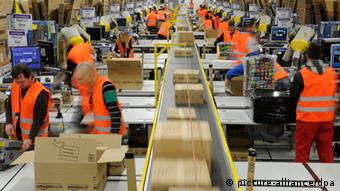 Οι πρόφατες αποκαλύψεις για την Amazon προκάλεσαν έντονες αντιδράσεις σε ενώσεις εργαζομένων