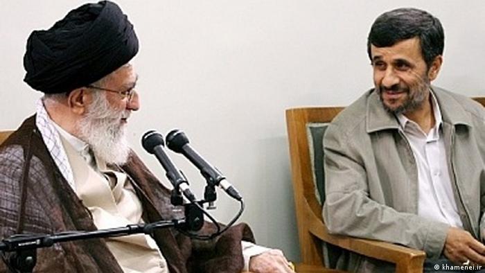 آیت‌الله خامنه‌ای و محمود احمدی‌نژاد، رئیس جمهور ایران