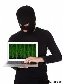 #49253848 -Hacker stealing data from a laptop © apops