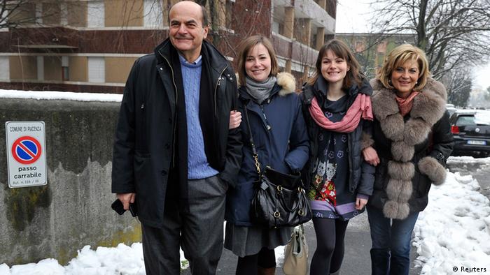 Democratic party (PD) leader Pierluigi Bersani arrives with his wife Daniela (R) and his daughters Elisa and Margherita to cast his vote at a polling station in Piacenza, February 24, 2013. Italians began voting on Sunday in one of the most closely watched elections in years, with markets nervous about whether it can produce a strong government to pull Italy out of recession and help resolve the euro zone debt crisis. REUTERS/Paolo Bona (ITALY - Tags: POLITICS ELECTIONS BUSINESS)