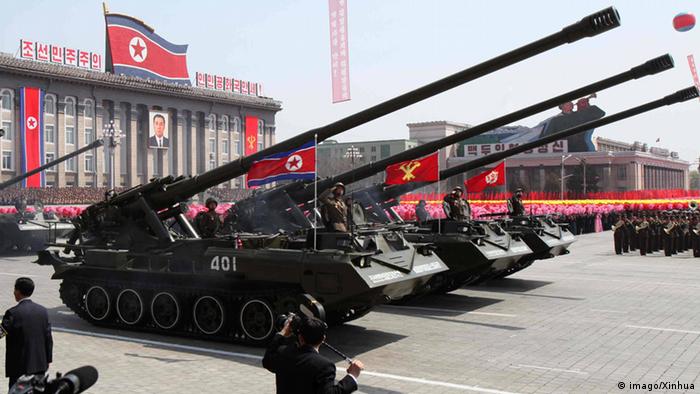 North Korean tanks on Kim Il Sung Square in Pyongyang in 2012
(Photo: imago/Xinhua)