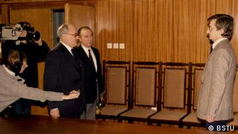 Ο Γιέρζι Κ. δίνει αναφορά στους ανωτέρους του στις 11.2.1986 στο Ανατολικό Βερολίνο