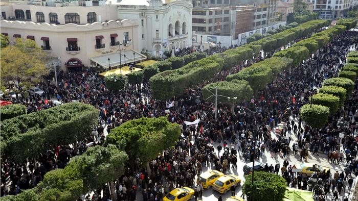Proteste in Tunis nach der Ermordung eines säkularen Oppositionsführers (Foto: FETHI BELAID/AFP/Getty Images) 
