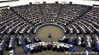 Δεν υπάρχει διαφάνεια στη δράση της τρόικας, λέει ο Γερμανός ευρωβουλευτής Γιούργκεν Κλούτε