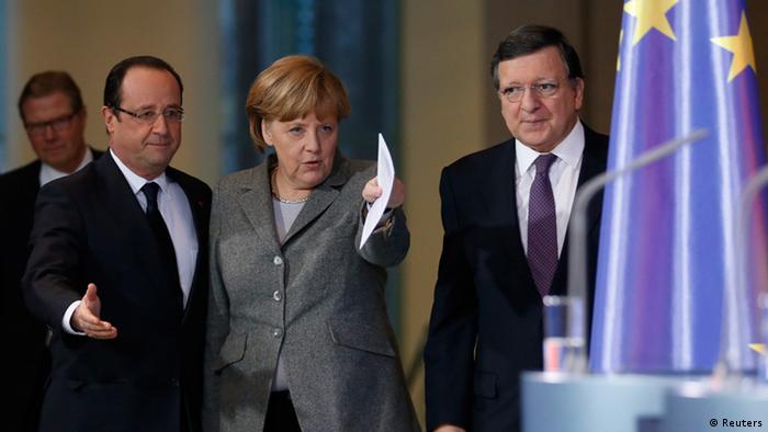 Задає напрямок у Євросоюзі - із президентом Франції Олландом (ліворуч) та президентом Єврокомісії Баррозу