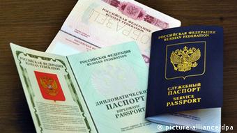 Ένα διαβατήριο για να γλυκάνουν το χάπι στους Ρώσους