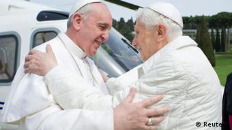 Αισθητά πιο ανοιχτός από τον προκάτοχό του ο Πάπας Φραγκίσκος