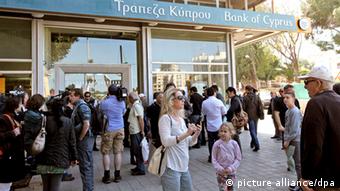Eπαναλειτουργούν οι τράπεζες από σήμερα στην Κύπρο