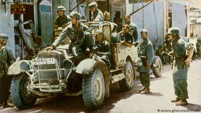 Crete/1941/Parachuters.
Photo.