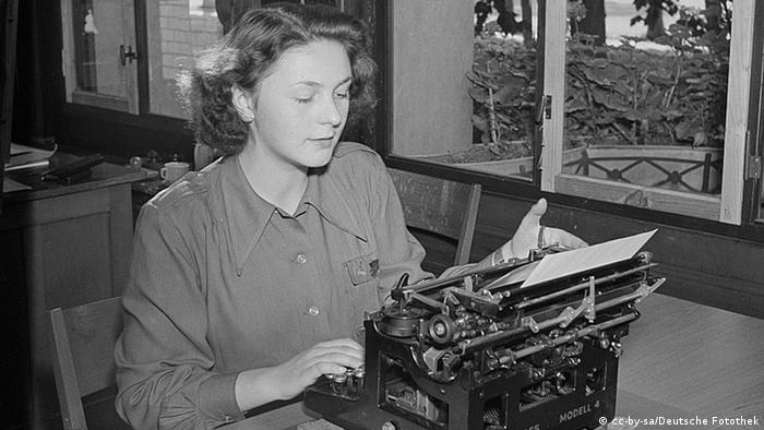 Žena za pisaćim strojem