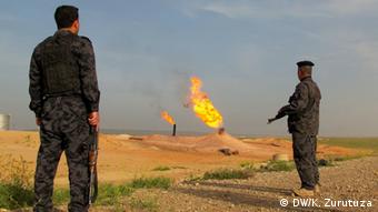 Kirkuk police mounts guard at a gas well in Kirkuk.
Copyright: Karlos Zurutuza, DW Mitarbeiter, Kirkuk, March 2013
