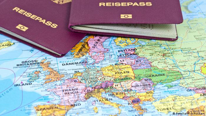 German passports over a map of Europe (Photo: Fotolia/m.schuckart)