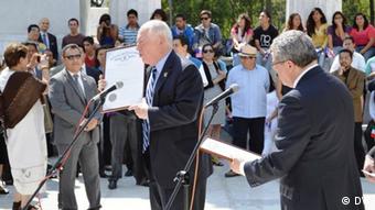Man giving a speech 
Copyright: James Blears, DW mitarbeiter, Mexico, April 2013
