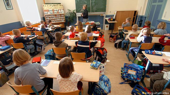 Symbolbild Deutschland Bildungspaket Schulklasse in Schwerin