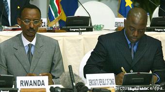 Rais Paul Kagame wa Rwanda (kushoto) na Joseph Kabila wa DRC.