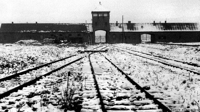Train tracks leading into Auschwitz in a black and white photo dating to the Holocaust
Photo: Günter Schindler dpa (zu dpa- 0110 vom 27.01.2011 - nur s/w) +++(c) dpa - Bildfunk+++
