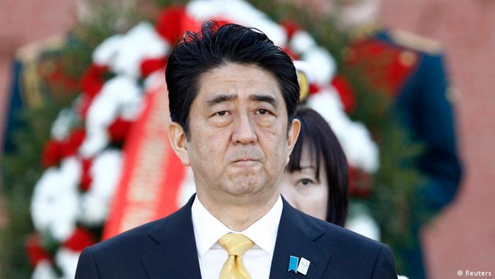 Japanese Prime Minister Shinzo Abe watches honour guards pass by after a wreath laying ceremony at the Tomb of the Unknown Soldier near Moscow's Kremlin walls April 29, 2013
(Photo: REUTERS/Sergei Karpukhin)