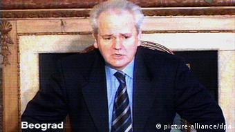 Slobodan Milošević 1999. tijekom govora na televiziji